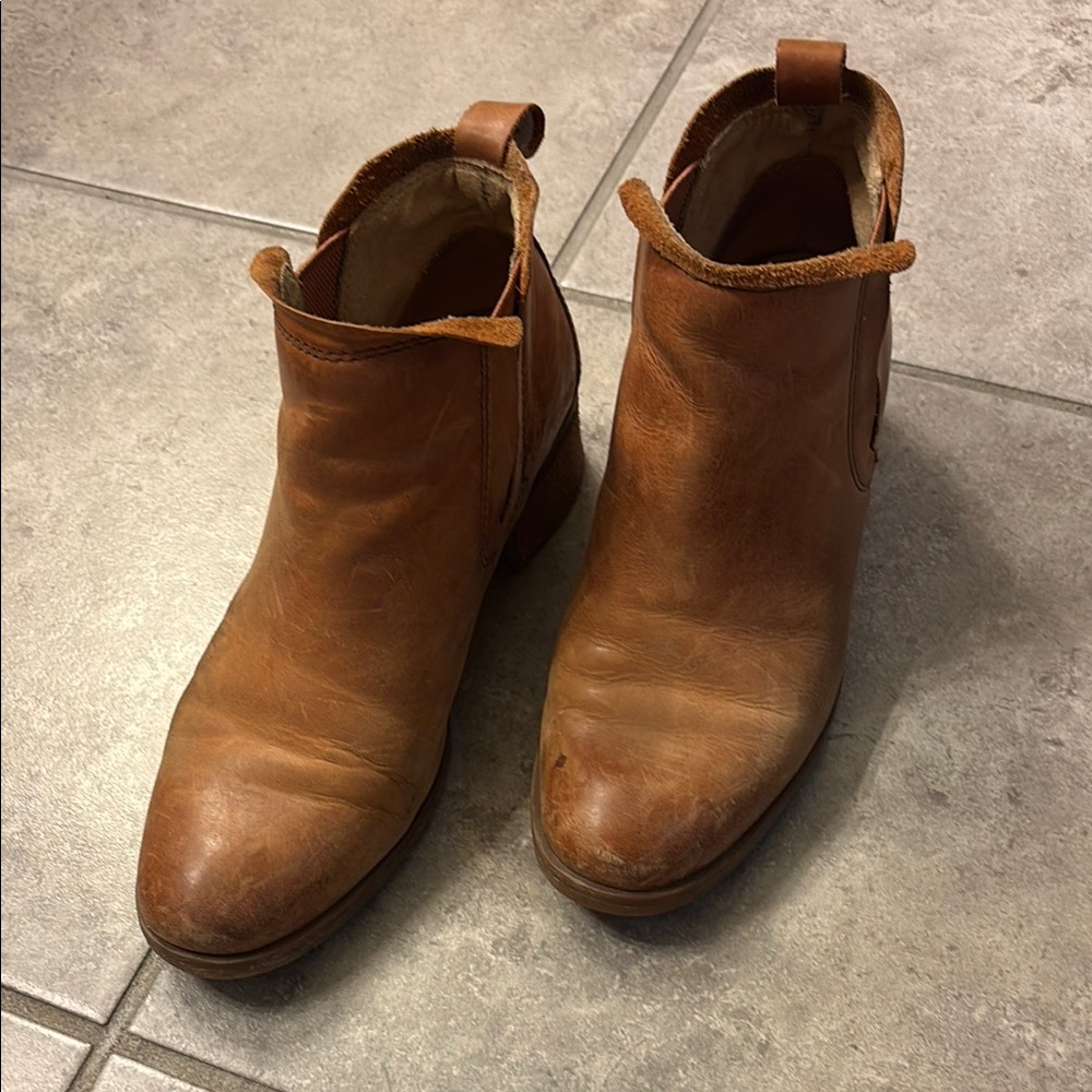 Kork-Ease Brown Chukka Boots with Slip-On Design and Textured Leather